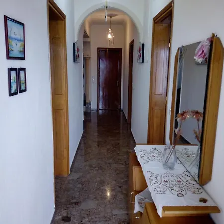 Dimitra's Garden Apartment